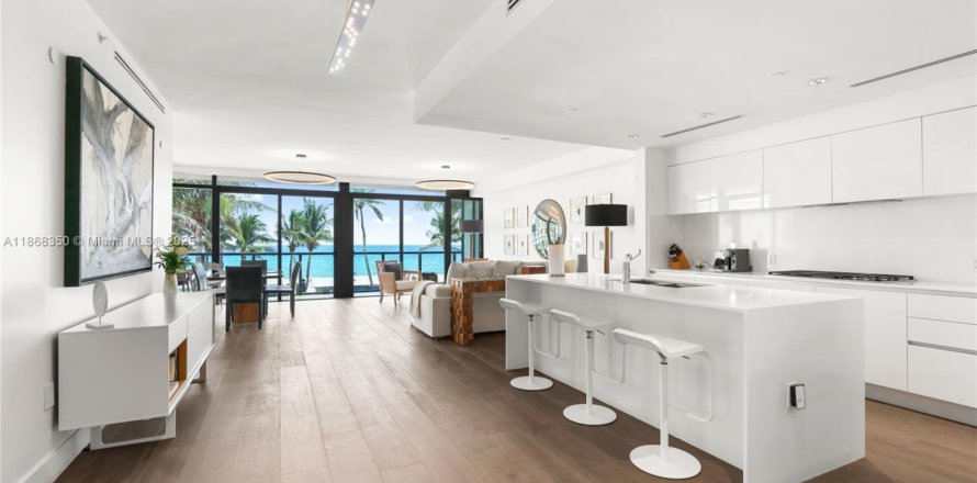 Condominio en Hollywood, Florida, 3 dormitorios  № 1977579