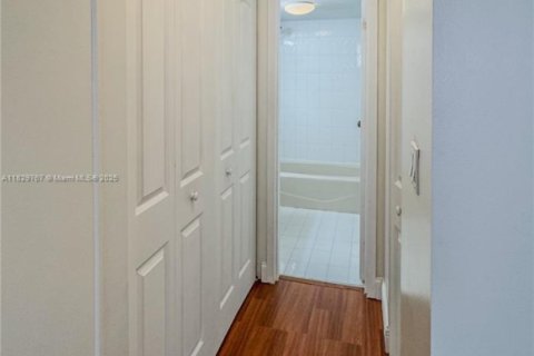 Copropriété à vendre à North Miami Beach, Floride: 1 chambre, 78.6 m2 № 1807815 - photo 8