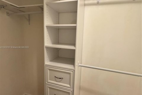 Copropriété à vendre à North Miami Beach, Floride: 1 chambre, 78.6 m2 № 1807815 - photo 2