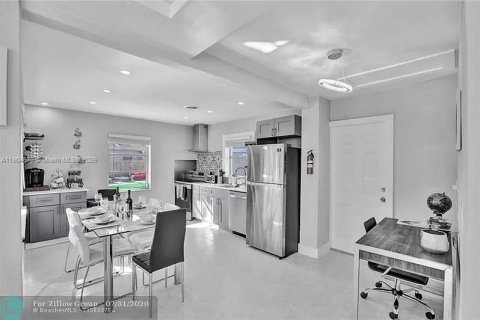 Casa en alquiler en Hollywood, Florida, 3 dormitorios, 165.55 m2 № 1956506 - foto 2