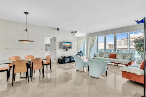 Condominio en venta en Bal Harbour, Florida, 2 dormitorios, 190.45 m2 № 2032256 - foto 12
