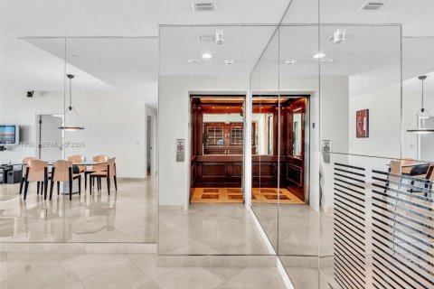 Condominio en venta en Bal Harbour, Florida, 2 dormitorios, 190.45 m2 № 2032256 - foto 8