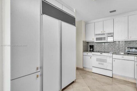 Condominio en venta en Bal Harbour, Florida, 2 dormitorios, 190.45 m2 № 2032256 - foto 20