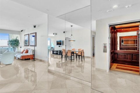 Condominio en venta en Bal Harbour, Florida, 2 dormitorios, 190.45 m2 № 2032256 - foto 9