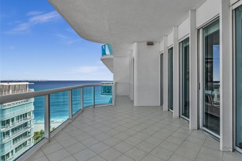 Condominio en venta en Bal Harbour, Florida, 2 dormitorios, 190.45 m2 № 2032256 - foto 7