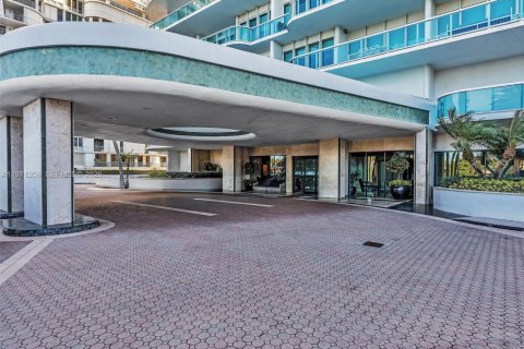 Condominio en venta en Bal Harbour, Florida, 2 dormitorios, 190.45 m2 № 2032256 - foto 2