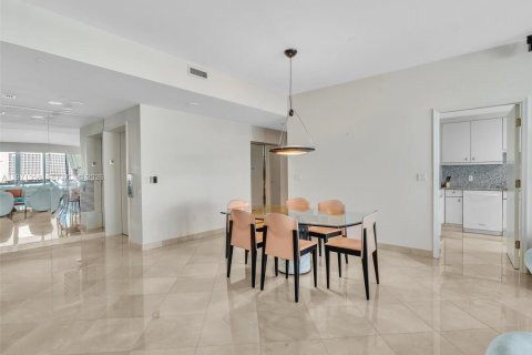 Condominio en venta en Bal Harbour, Florida, 2 dormitorios, 190.45 m2 № 2032256 - foto 13