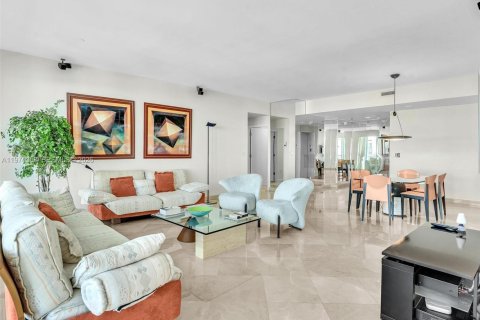 Condominio en venta en Bal Harbour, Florida, 2 dormitorios, 190.45 m2 № 2032256 - foto 16