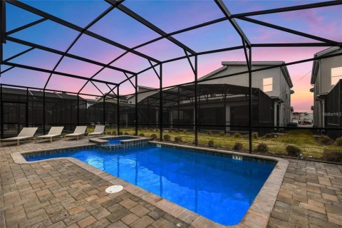 House in Kissimmee, Florida 8 bedrooms, 398.46 sq.m. № 1560788 - photo 3