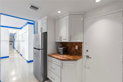 Купить кондоминиум в Санни-Айлс-Бич, Флорида 1 спальня, 70.79м2, № 1957377 - фото 27