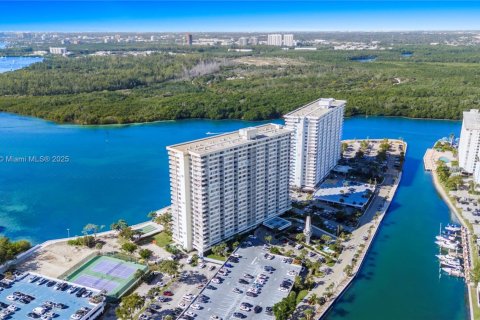 Купить кондоминиум в Санни-Айлс-Бич, Флорида 1 спальня, 70.79м2, № 1957377 - фото 4