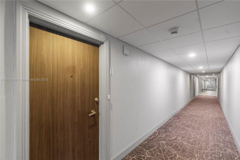 Купить кондоминиум в Санни-Айлс-Бич, Флорида 1 спальня, 70.79м2, № 1957377 - фото 10