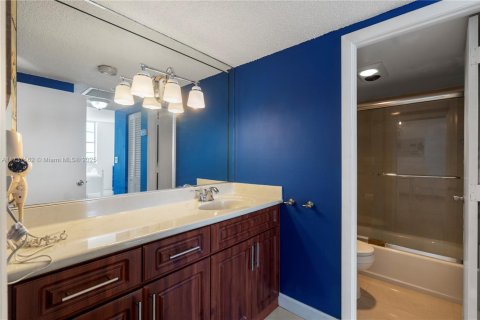 Купить кондоминиум в Санни-Айлс-Бич, Флорида 1 спальня, 70.79м2, № 1957377 - фото 21