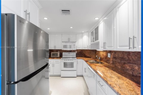 Купить кондоминиум в Санни-Айлс-Бич, Флорида 1 спальня, 70.79м2, № 1957377 - фото 24