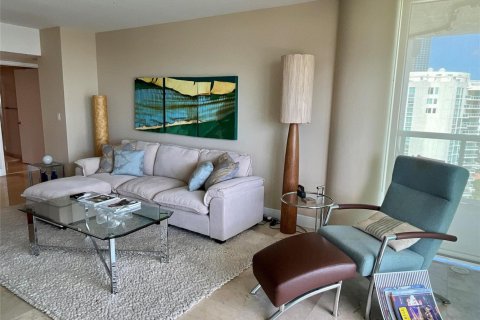 Condo in Sunny Isles Beach, Florida, 2 bedrooms № 2089492 - photo 6
