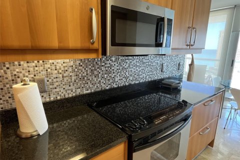 Condo in Sunny Isles Beach, Florida, 2 bedrooms № 2089492 - photo 13