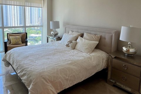Condo in Sunny Isles Beach, Florida, 2 bedrooms № 2089492 - photo 17