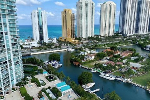 Condo in Sunny Isles Beach, Florida, 2 bedrooms № 2089492 - photo 3