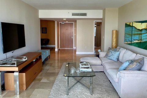 Condo in Sunny Isles Beach, Florida, 2 bedrooms № 2089492 - photo 4