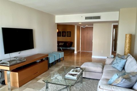 Condo in Sunny Isles Beach, Florida, 2 bedrooms № 2089492 - photo 5