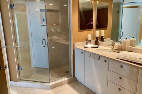 Condo in Sunny Isles Beach, Florida, 2 bedrooms № 2089492 - photo 22