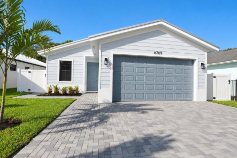 Villa ou maison à vendre à Jupiter, Floride: 4 chambres, 176.89 m2 № 2426351 - photo 2