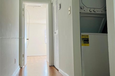 Touwnhouse à vendre à Fort Lauderdale, Floride: 2 chambres, 95.88 m2 № 2152945 - photo 6