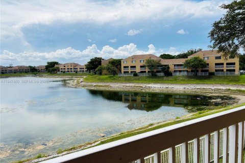 Touwnhouse à vendre à Fort Lauderdale, Floride: 2 chambres, 95.88 m2 № 2152945 - photo 17