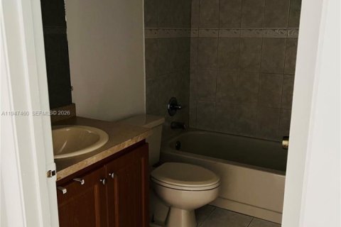 Touwnhouse à vendre à Fort Lauderdale, Floride: 2 chambres, 95.88 m2 № 2152945 - photo 15