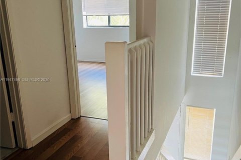 Touwnhouse à vendre à Fort Lauderdale, Floride: 2 chambres, 95.88 m2 № 2152945 - photo 5