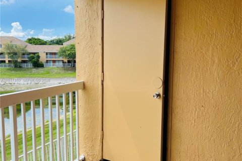 Touwnhouse à vendre à Fort Lauderdale, Floride: 2 chambres, 95.88 m2 № 2152945 - photo 18