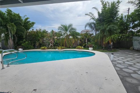 House in Kenneth City, Florida 3 bedrooms, 131.55 sq.m. № 1827695 - photo 17
