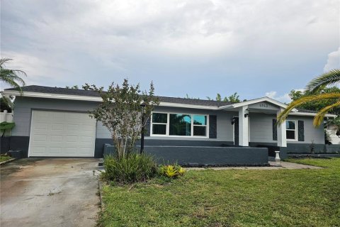House in Kenneth City, Florida 3 bedrooms, 131.55 sq.m. № 1827695 - photo 2