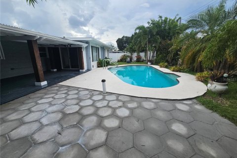House in Kenneth City, Florida 3 bedrooms, 131.55 sq.m. № 1827695 - photo 22