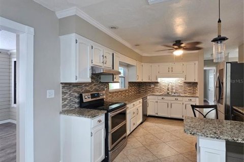 House in Kenneth City, Florida 3 bedrooms, 131.55 sq.m. № 1827695 - photo 11