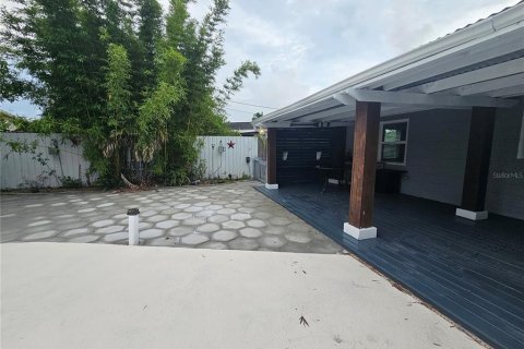 House in Kenneth City, Florida 3 bedrooms, 131.55 sq.m. № 1827695 - photo 19