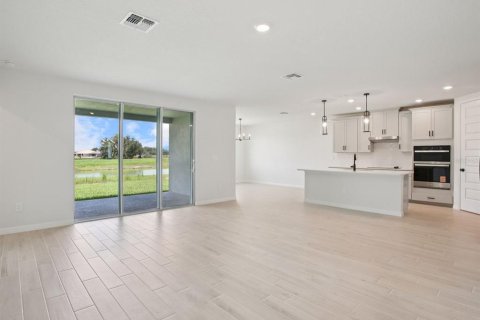 House in Parrish, Florida 4 bedrooms, 230.96 sq.m. № 2310594 - photo 2