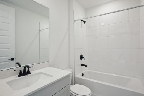 House in Parrish, Florida 4 bedrooms, 230.96 sq.m. № 2310594 - photo 9