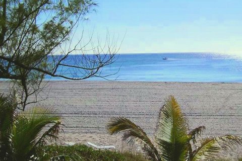 Condo in Boca Raton, Florida, 2 bedrooms  № 1132768 - photo 1