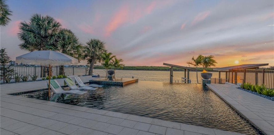 Casa en New Smyrna Beach, Florida 5 dormitorios, 510.96 m2 № 1566658