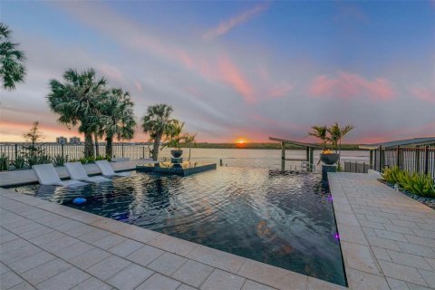 Casa en venta en New Smyrna Beach, Florida, 5 dormitorios, 510.96 m2 № 1566658 - foto 2