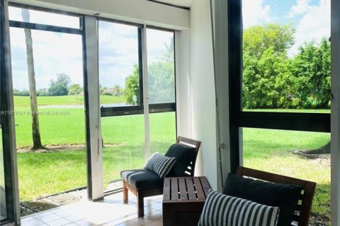 Copropriété à vendre à Weston, Floride: 2 chambres, 114.73 m2 № 1978819 - photo 8