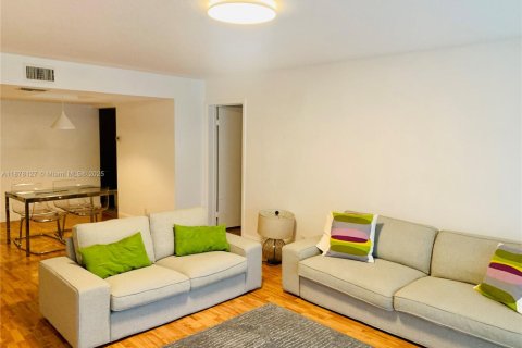 Copropriété à vendre à Weston, Floride: 2 chambres, 114.73 m2 № 1978819 - photo 2