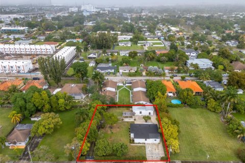 Propiedad comercial en Miami, Florida 153.2 m2 № 2006336