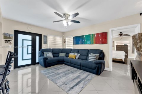 Купить виллу или дом в Опа-Локка, Флорида 3 спальни, 112.6м2, № 1933726 - фото 17