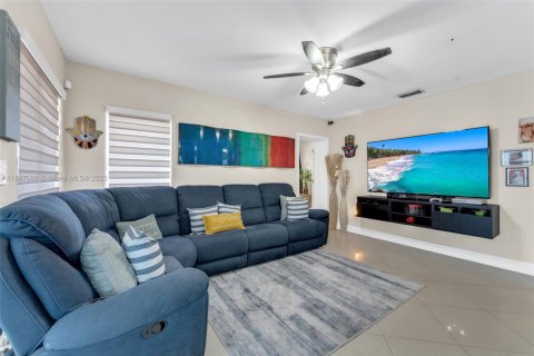 Купить виллу или дом в Опа-Локка, Флорида 3 спальни, 112.6м2, № 1933726 - фото 16