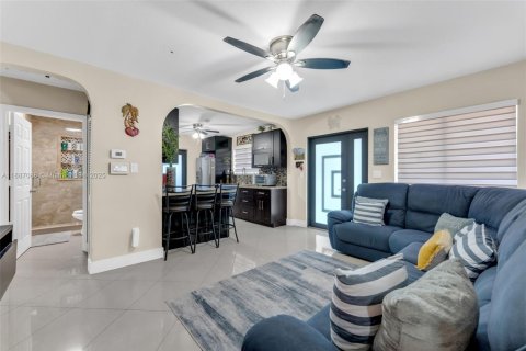 Купить виллу или дом в Опа-Локка, Флорида 3 спальни, 112.6м2, № 1933726 - фото 18