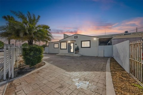 Купить виллу или дом в Опа-Локка, Флорида 3 спальни, 112.6м2, № 1933726 - фото 1