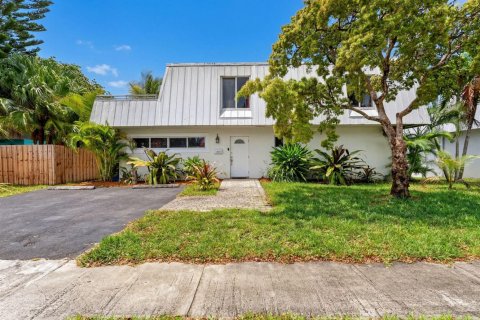 House in Oakland Park, Florida 3 bedrooms, 137.5 sq.m. № 2086279 - photo 19