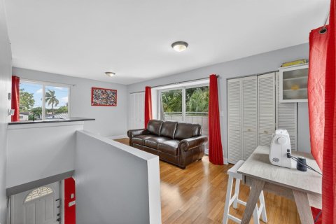 House in Oakland Park, Florida 3 bedrooms, 137.5 sq.m. № 2086279 - photo 8